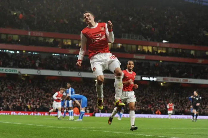 Framed Print : Robin van Persie's Triumph: Arsenal's Unforgettable 3-0 Victory Over Wigan Athletic