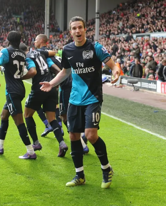 Framed Print : Robin van Persie's Unforgettable Strike: Arsenal's Victory over Liverpool, Premier League 2011-12