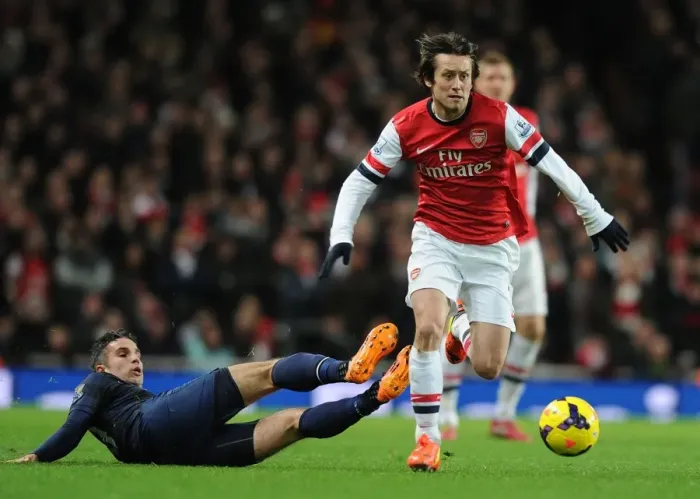 Framed Print : Rosicky Outmaneuvers Van Persie: Arsenal vs Manchester United, Premier League 2013-14 Framed Print : Rosicky Outmaneuvers Van Persie: Arsenal vs Manchester United, Premier League 2013-14