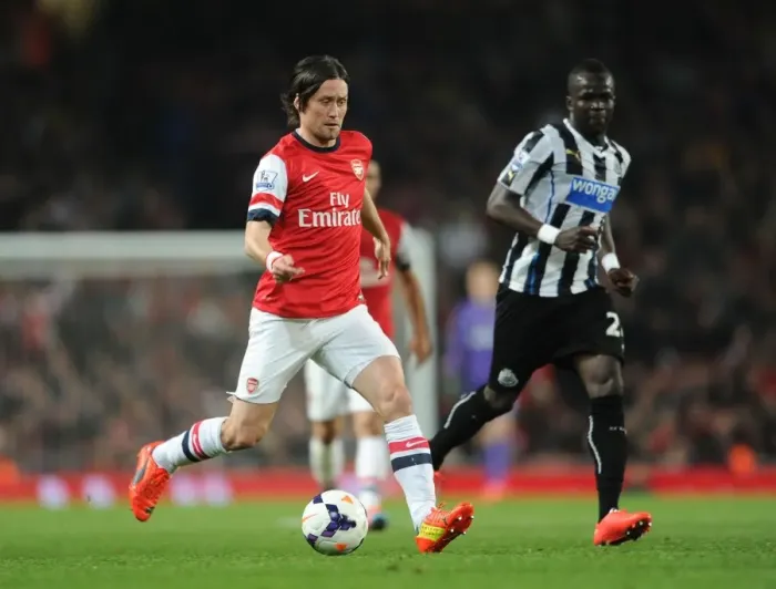 Framed Print : Rosicky Outpaces Tiote: Intense Moment from Arsenal vs. Newcastle United, Premier League 2013-2014