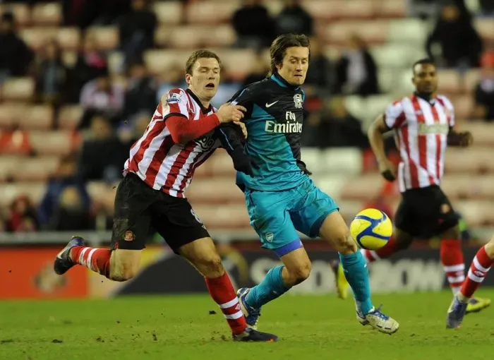 Framed Print : Rosicky vs Gardner: FA Cup Battle at Sunderland Framed Print : Rosicky vs Gardner: FA Cup Battle at Sunderland