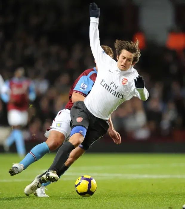 Framed Print : Rosicky vs. Petrov: A Midfield Masterclass at Villa Park - Arsenal vs. Aston Villa 0-0, Premier League 2010