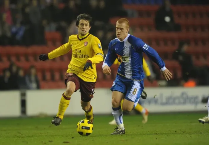 Framed Print : Rosicky vs Watson: Dramatic Draw at Wigan Athletic (Arsenal vs Wigan, 2010-11)