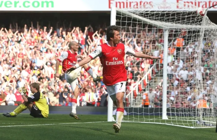 Framed Print : Rosicky's Debut: Arsenal's Thrilling 2-1 Victory Over Bolton Wanderers