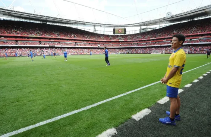 Framed Print : The Running Man: Arsenal vs. Napoli - Emirates Cup 2013