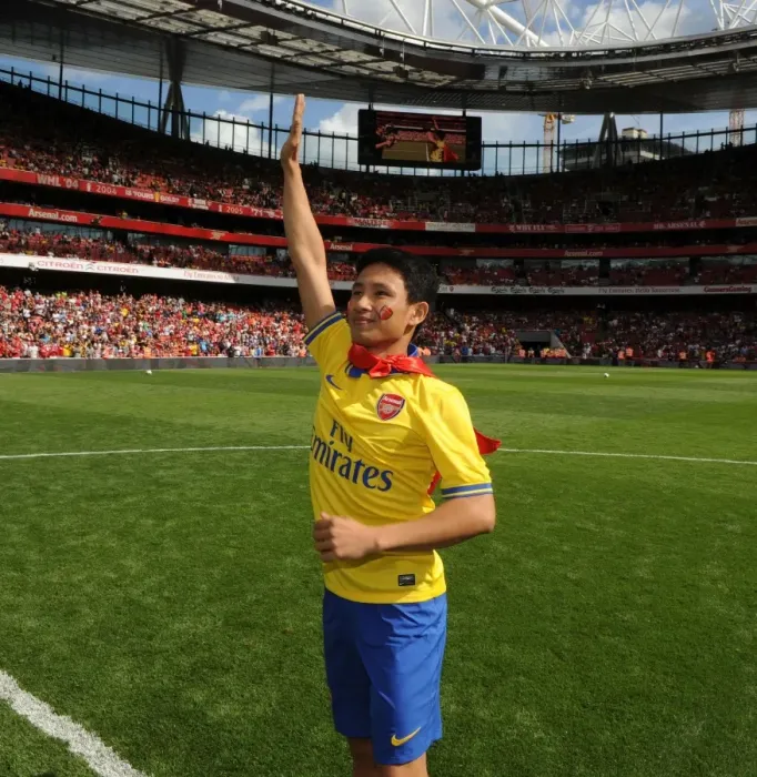 Framed Print : Running Man's Energetic Welcome: Arsenal vs Napoli, Emirates Cup 2013