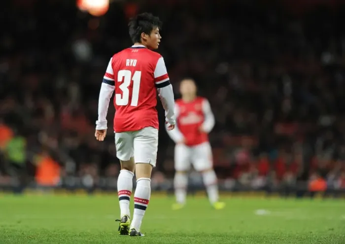 Framed Print : Ryo Miyaichi in Action: Arsenal vs Chelsea, Capital One Cup 2013-14
