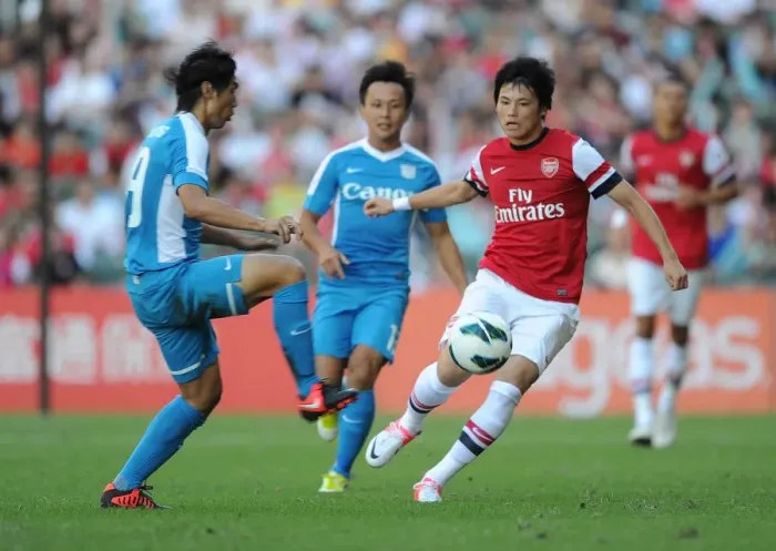 Framed Print : Ryo Miyaichi vs Jorge Paramo: Clash of Stars in Kitchee FC vs Arsenal FC Pre-Season Friendly