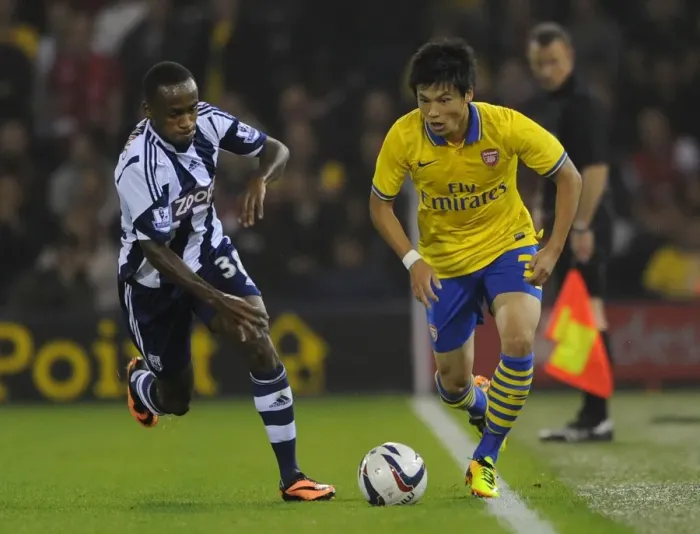 Framed Print : Ryo Miyaichi vs Saido Berahino: Battle at The Hawthorns - West Bromwich Albion vs Arsenal Capital One Cup Clash Framed Print : Ryo Miyaichi vs Saido Berahino: Battle at The Hawthorns - West Bromwich Albion vs Arsenal Capital One Cup Clash