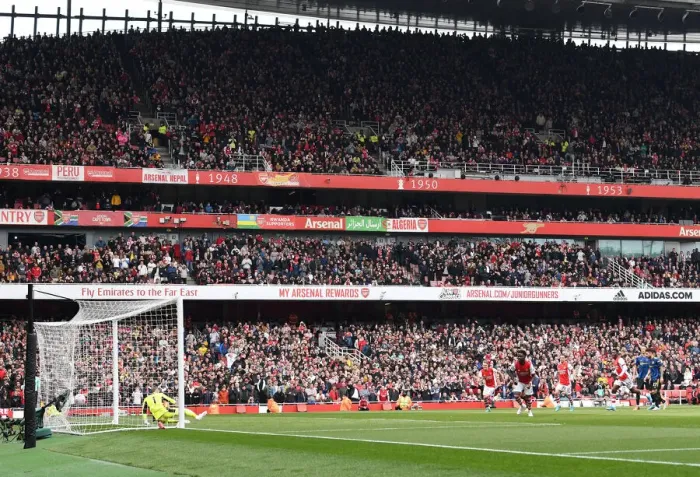 Framed Print : Saka Scores Dramatic Penalty: Arsenal Secures Victory Over Manchester United in Epic Premier League Clash