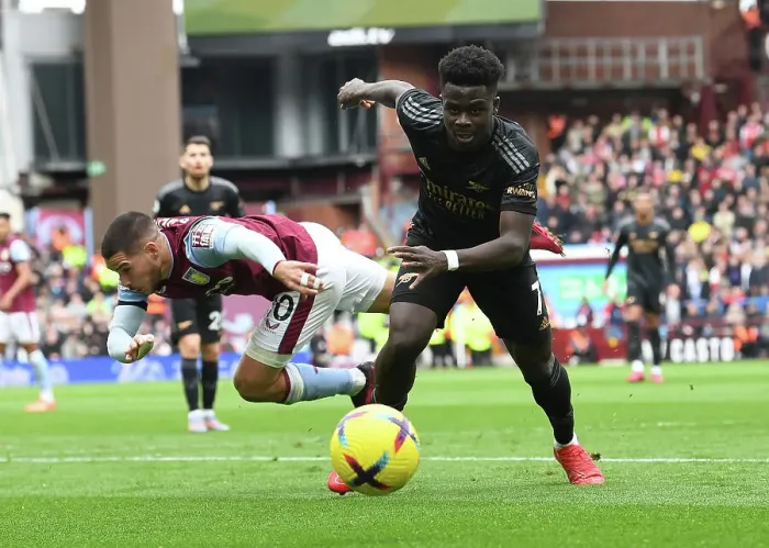Framed Print : Saka vs Buendia: A Premier League Battle at Villa Park