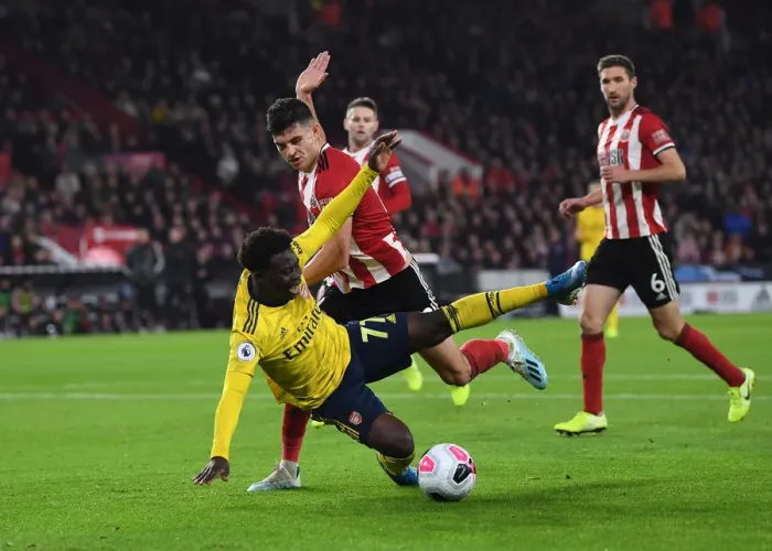 Framed Print : Saka vs Egan: Intense Battle at Bramall Lane - Sheffield United vs Arsenal, Premier League 2019-20 Framed Print : Saka vs Egan: Intense Battle at Bramall Lane - Sheffield United vs Arsenal, Premier League 2019-20