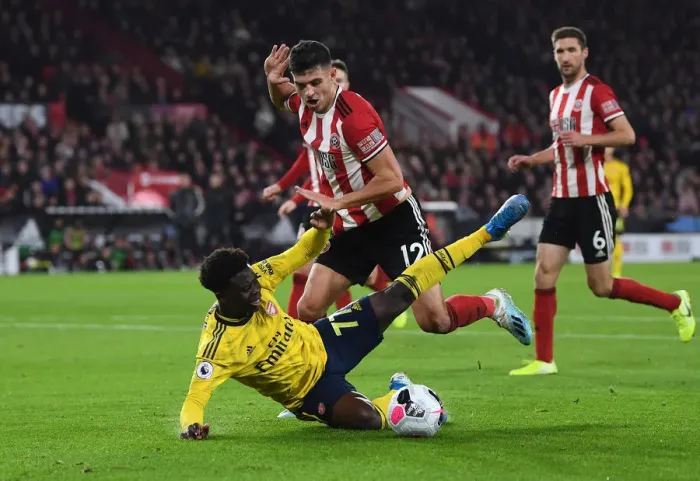 Framed Print : Saka vs Egan: A Premier League Battle at Bramall Lane - Sheffield United vs Arsenal