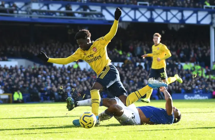 Framed Print : Saka vs Mina: Intense Battle at Goodison Park - Everton vs Arsenal, Premier League 2019-20