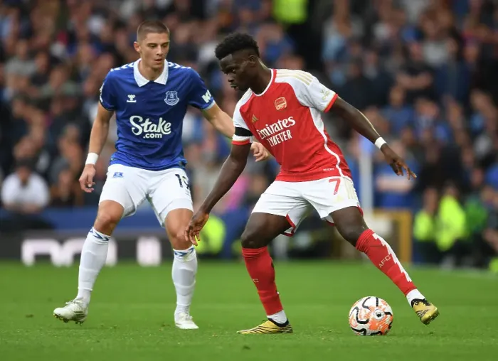 Framed Print : Saka vs Mykolenko: A Premier League Battle at Goodison Park - Arsenal vs Everton, 2023-24
