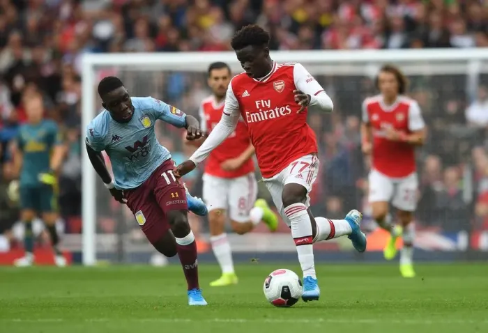 Framed Print : Saka vs. Nakamba: Intense Face-Off in Arsenal vs. Aston Villa Premier League Clash