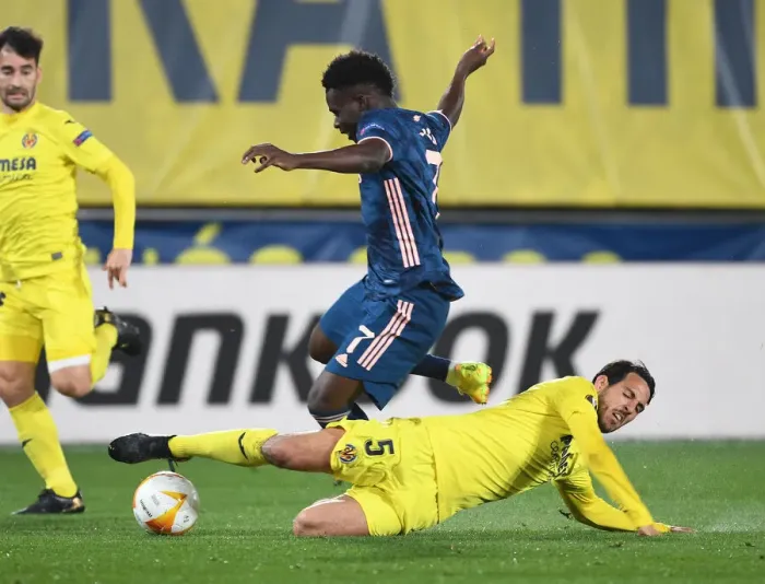 Framed Print : Saka vs Parejo: A Europa League Semi-Final Battle at Villarreal Framed Print : Saka vs Parejo: A Europa League Semi-Final Battle at Villarreal