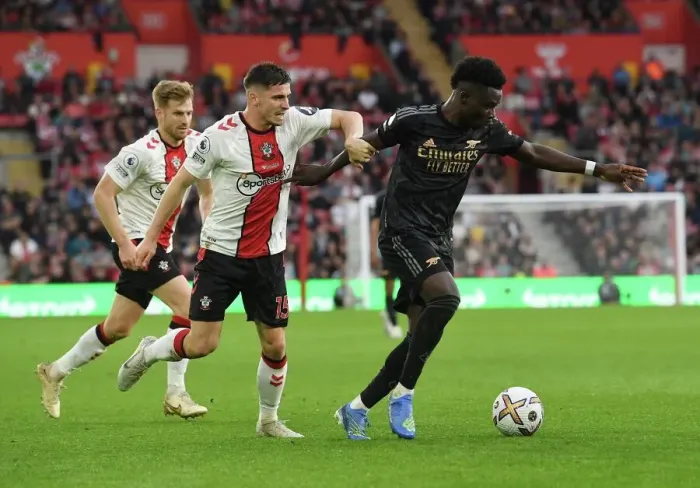 Framed Print : Saka vs Perraud: A Footballing Battle in the Southampton vs Arsenal Premier League Clash (2022-23)
