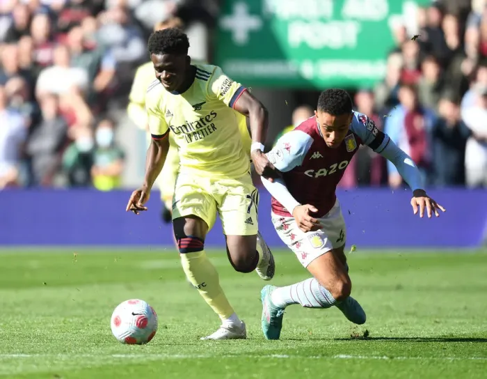 Framed Print : Saka vs. Ramsey: Battle at Villa Park - Aston Villa vs. Arsenal, Premier League 2021-22 Framed Print : Saka vs. Ramsey: Battle at Villa Park - Aston Villa vs. Arsenal, Premier League 2021-22