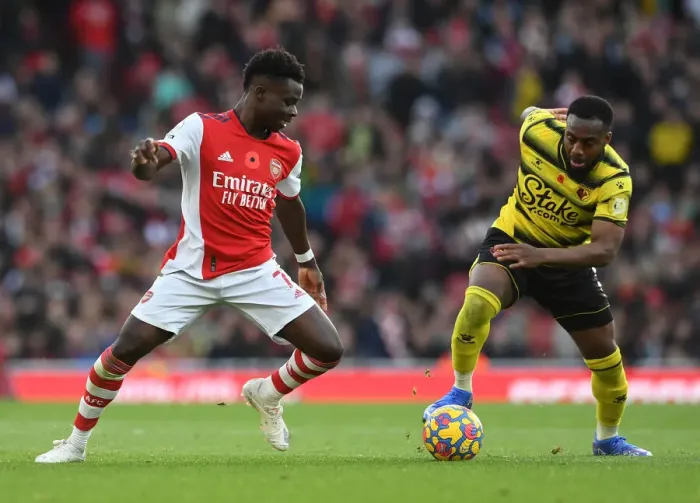 Framed Print : Saka vs. Rose: Intense Face-Off in Arsenal's Battle Against Watford