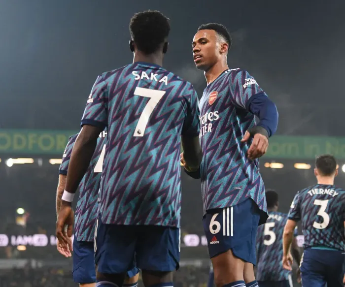 Framed Print : Saka's Brace: Arsenal's Dominant 3-0 Victory Over Norwich City (2021-22 Premier League)
