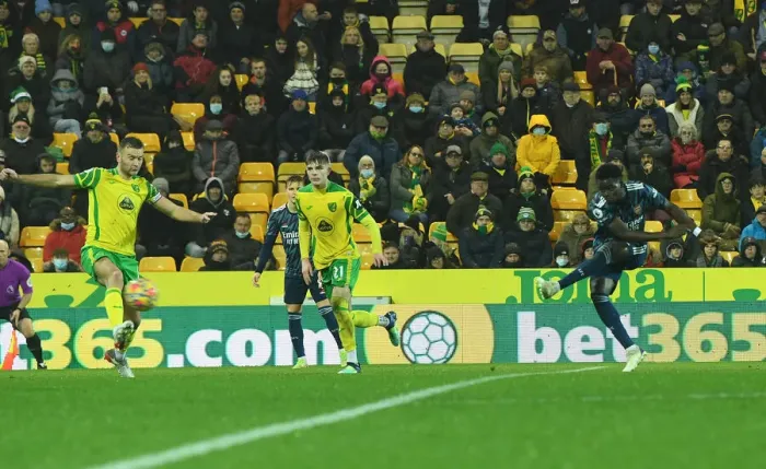 Framed Print : Saka's Thrilling Strike: Arsenal's Game-Changing Goal vs. Norwich City, Premier League 2021-22