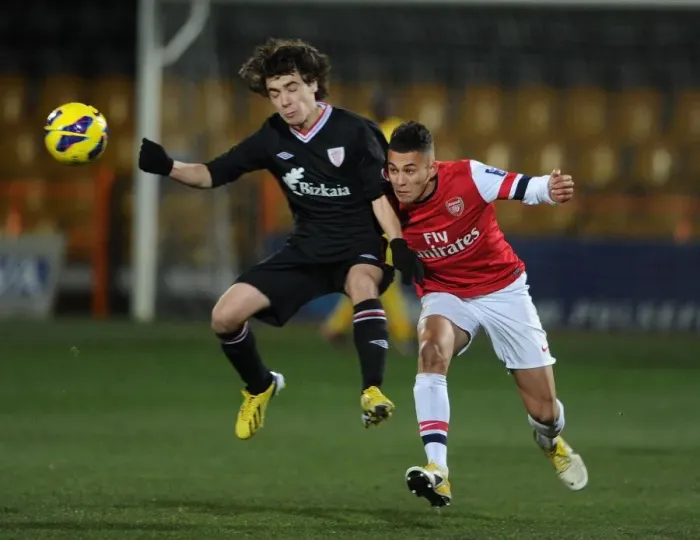 Framed Print : Samir Bihmoutine (Arsenal) Inigo Lekue (Bilbao). Arsenal U19 4: 2 Athletic Bilbao U19