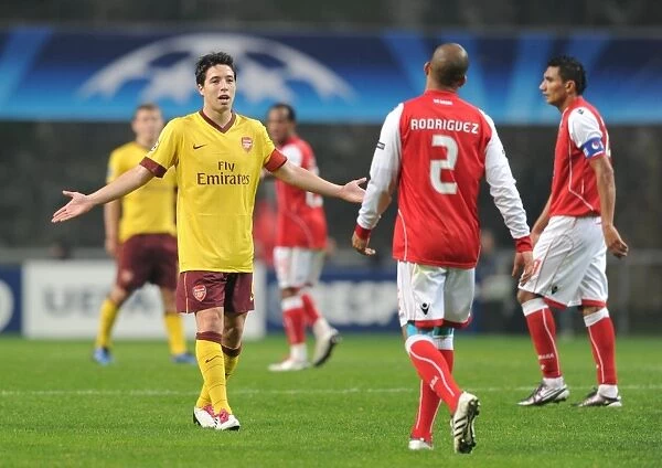 Samir Nasri (Arsenal) Alberto Rodriguez (Braga). SC Braga 2: 0 Arsenal, UEFA Champions League