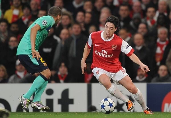 Samir Nasri (Arsenal) Daniel Alves (Barcelona). Arsenal 2: 1 Barcelona, UEFA Champions League
