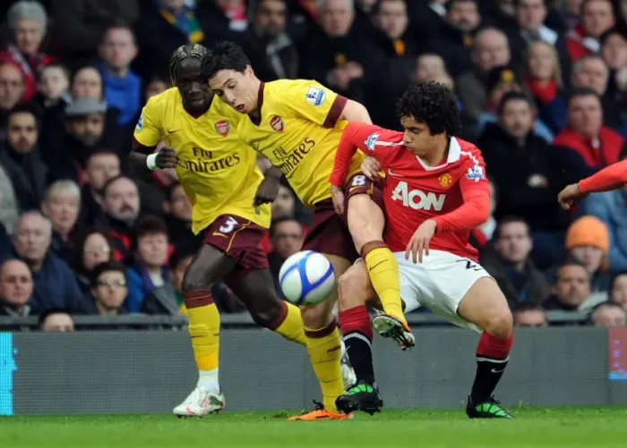 Framed Print : Samir Nasri (Arsenal) Fabio da Silva (Man Utd). Manchester United 2: 0 Arsenal Framed Print : Samir Nasri (Arsenal) Fabio da Silva (Man Utd). Manchester United 2: 0 Arsenal