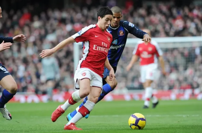 Framed Print : Samir Nasri (Arsenal) Frazier Campbell (Sunderland). Arsenal 2: 0 Sunderland