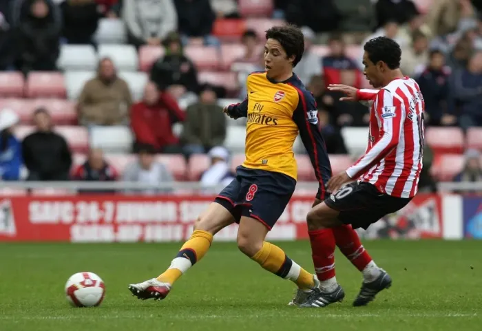 Framed Print : Samir Nasri (Arsenal) Kieran Richardson (Sunderland)