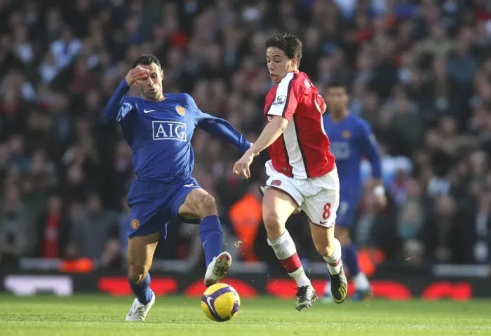 Framed Print : Samir Nasri (Arsenal) Ryan Giggs (Manchester United)
