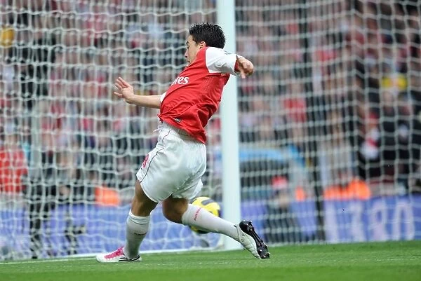 Samir Nasri scores Arsenals 1st goal. Arsenal 2: 3 Tottenham Hotspur