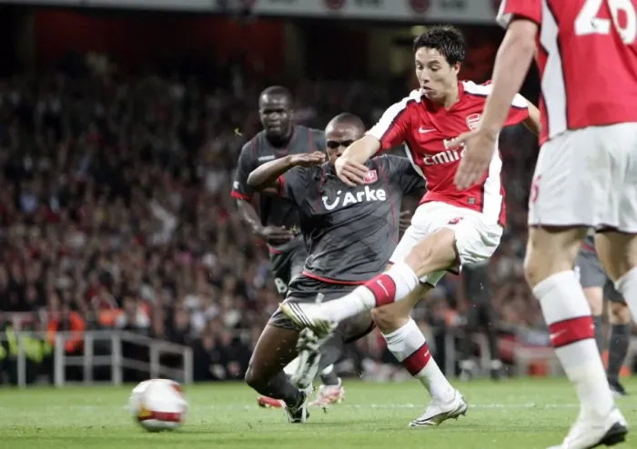 Framed Print : Samir Nasri scores Arsenals 1st goal under pressure