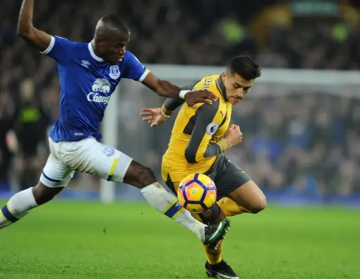 Framed Print : Sanchez vs. Gueye: A Premier League Showdown at Goodison Park