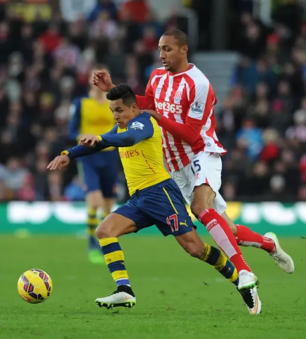 Framed Print : Sanchez vs Nzonzi: A Premier League Battle at Britannia Stadium