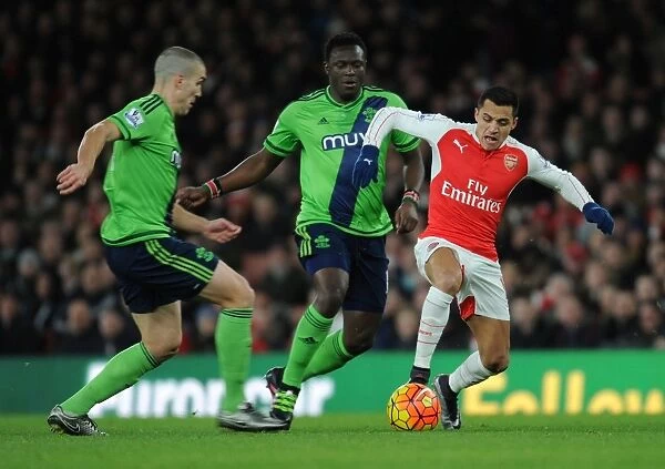 Sanchez vs Southampton Defenders: A Battle at Emirates Stadium