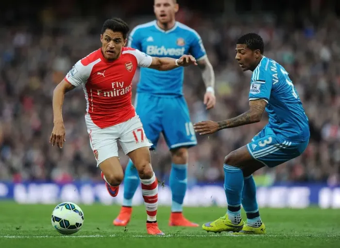 Framed Print : Sanchez vs Van Aanholt: A Premier League Battle at Emirates Stadium (2014-15) Framed Print : Sanchez vs Van Aanholt: A Premier League Battle at Emirates Stadium (2014-15)