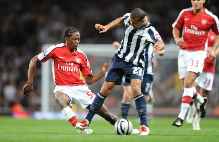 Framed Print : Sanchez Watt (Arsenal) Gianni Zuiverloon (WBA) Framed Print : Sanchez Watt (Arsenal) Gianni Zuiverloon (WBA)