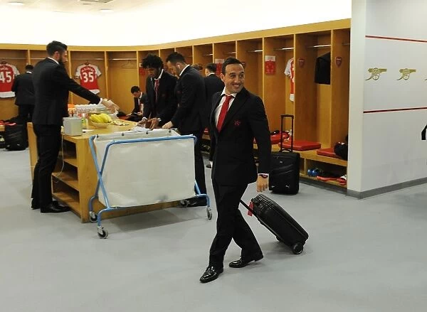 Santi Cazorla in Arsenal Changing Room - Arsenal vs Norwich City (2015-16)
