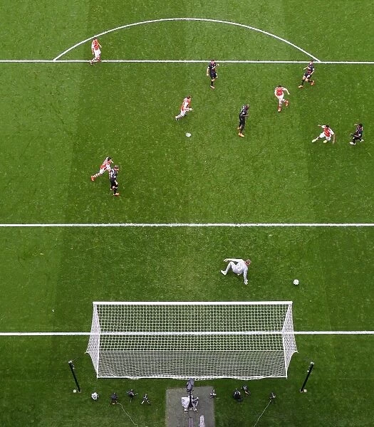 Santi Cazorla (Arsenal) hits the post. Arsenal 4: 1 Liverpool. Barclays Premier League