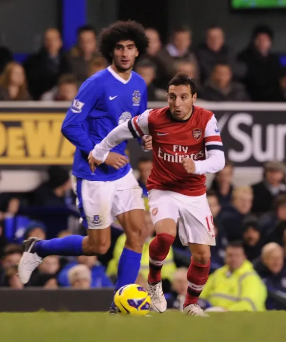 Framed Print : Santi Cazorla Outmaneuvers Marouane Fellaini: Everton vs Arsenal, Premier League 2012-13