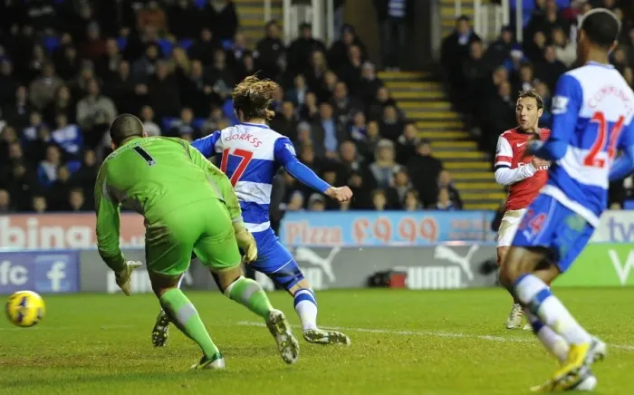 Framed Print : Santi Cazorla Scores Stunner Past Reading's Gorkss and Federici