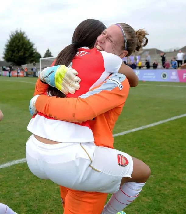 Framed Print : Sari van Veenendaal and Alex Scott (Arsenal Ladies) celebrate after the penalty shoot out
