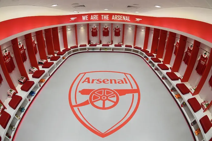 Framed Print : Behind the Scenes: Arsenal FC Changing Room Before Arsenal v Chelsea (2022-23)