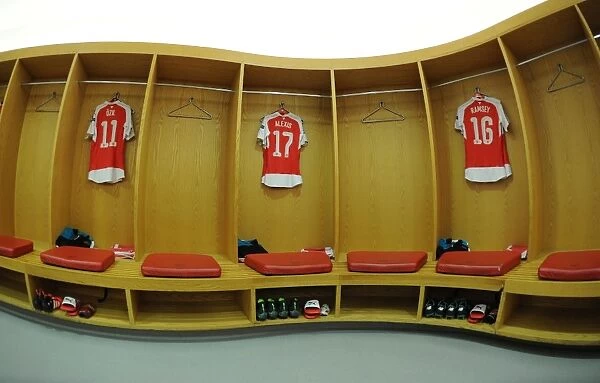 Behind the Scenes: Arsenal FC Dressing Room before the UCL Clash with FC Bayern Munich, 2015 / 16