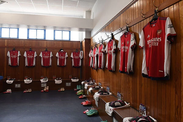 Behind the Scenes: Arsenal's Pre-Season at Ibrox Stadium - A Peek into the Arsenal Changing Room