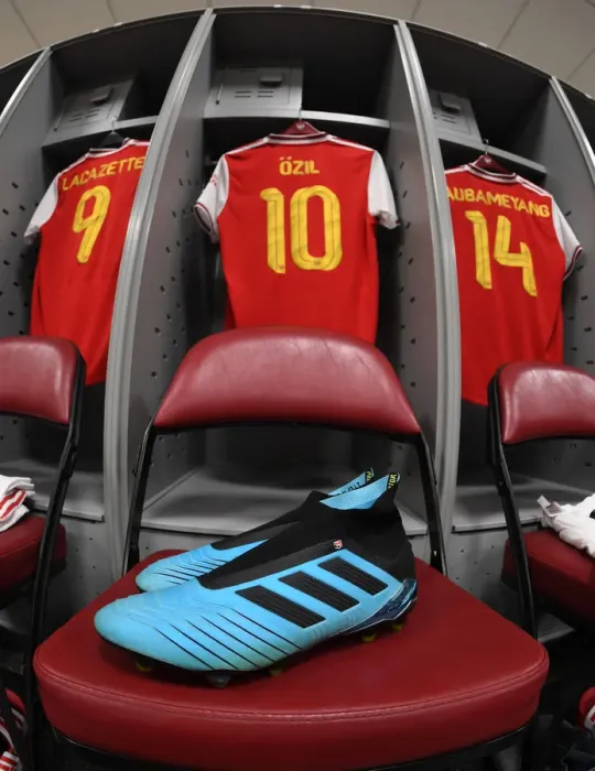 Framed Print : Behind the Scenes: Mesut Ozil's Pre-Match Routine with Arsenal at Colorado Rapids (2019-20) Framed Print : Behind the Scenes: Mesut Ozil's Pre-Match Routine with Arsenal at Colorado Rapids (2019-20)
