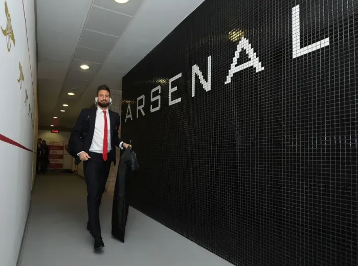 Framed Print : Behind the Scenes: Olivier Giroud's Pre-Match Routine with Arsenal vs Norwich City (2015-16)